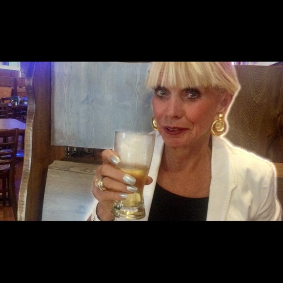 AUTHENTIC VINTAGE CHANEL CLIP EARRINGS -2 way, minus 1 piece - Picture 3 of 6